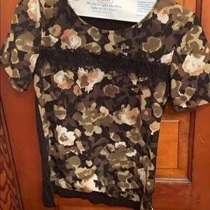 Short sleeve, super flirty top